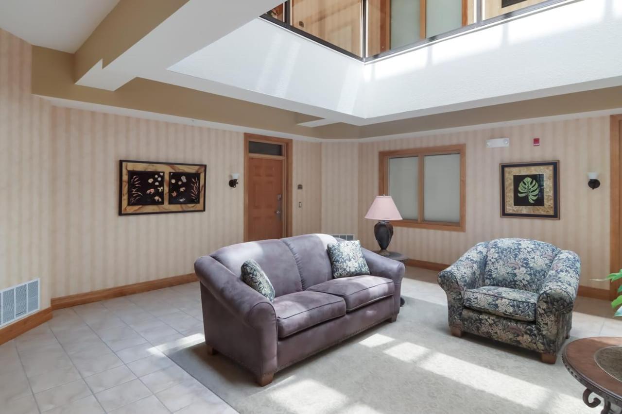 Sugar Beach Villa 1012 Luxury Waterfront Condo Traverse City Exterior photo