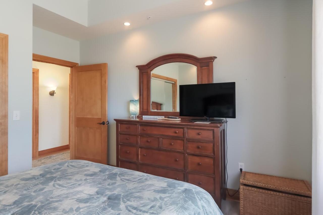 Sugar Beach Villa 1012 Luxury Waterfront Condo Traverse City Exterior photo