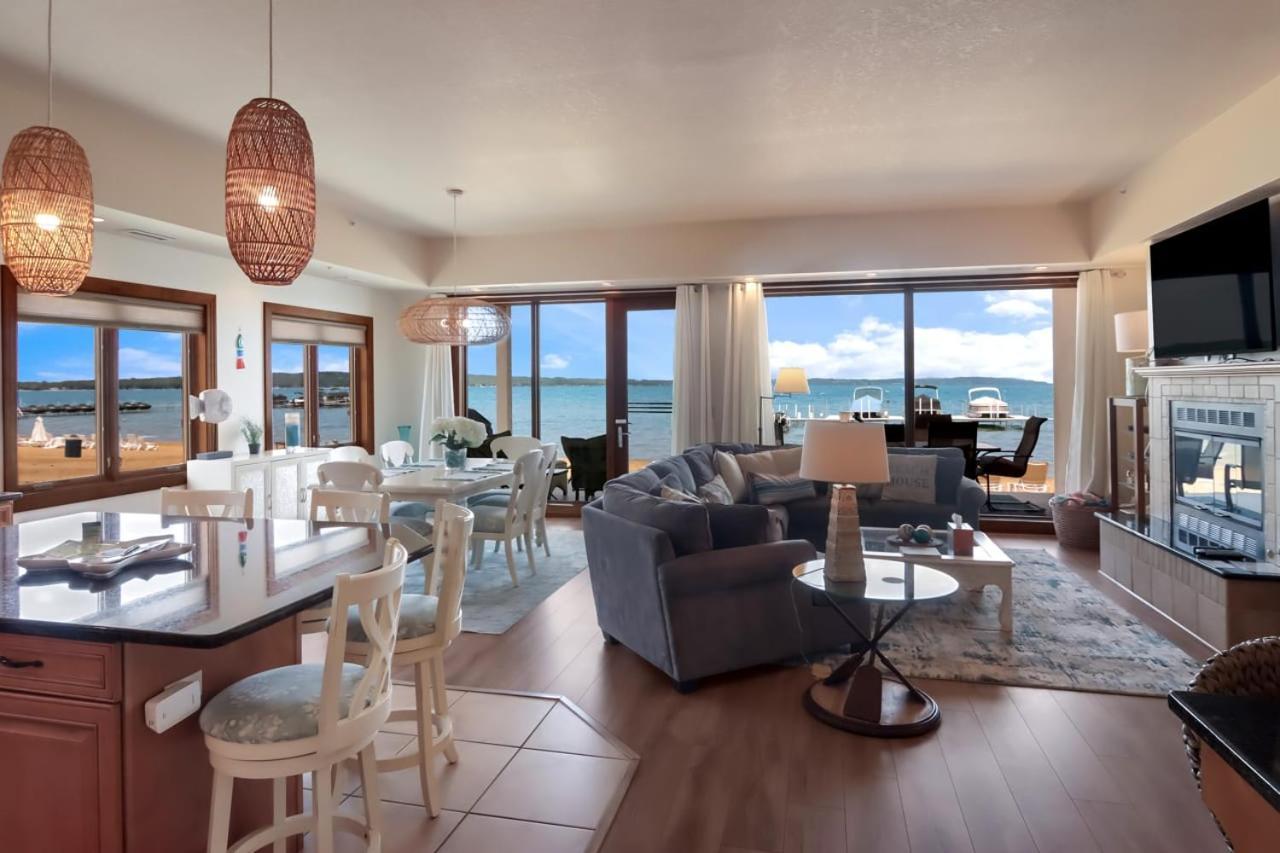 Sugar Beach Villa 1012 Luxury Waterfront Condo Traverse City Exterior photo